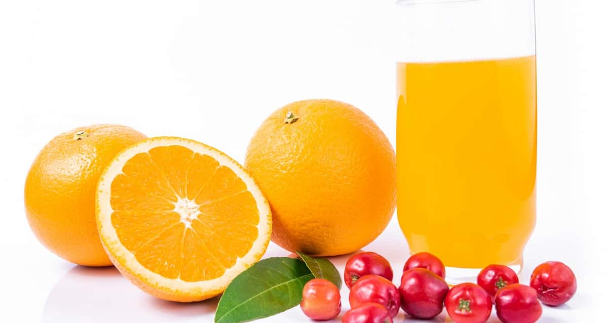 Experimente fazer suco de acerola laranja para o calorão