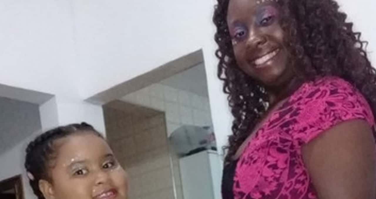 Mãe implora por vacina após filha de 8 anos morre de covid