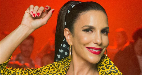 Ivete Sangalo Posta Foto Do Barrig O De Gr Vida