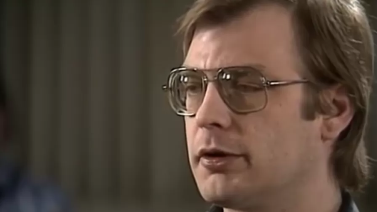 Urna funerária de Jeffrey Dahmer está à venda saiba quanto