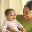 Desenvolvimento dos 0 aos 12 meses: dicas para brincar com seu bebê