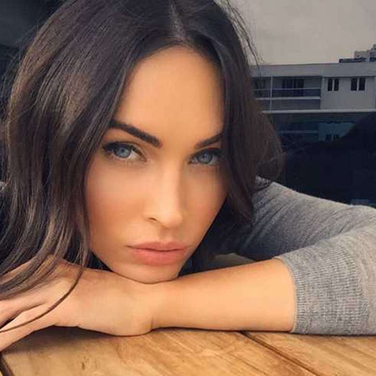 Megan Fox publica foto de seu caçula pela primeira vez