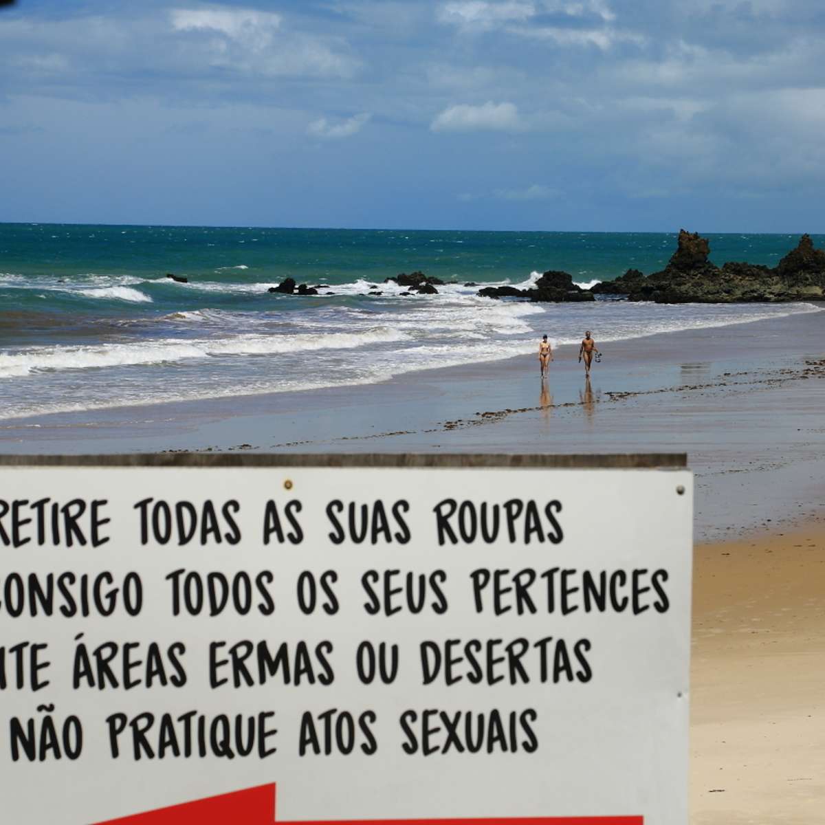 Brasil tem 8 praias oficiais de nudismo; saiba onde elas ficam