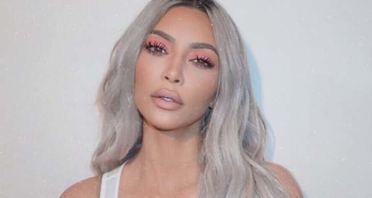 Cabelo Rosa de Kim Kardashian não é peruca, confirma a celeb, Celebridades