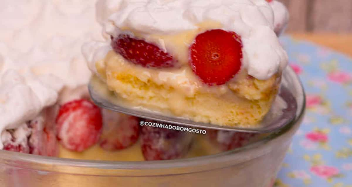 Bolo De Morango Gelado Na Travessa é Prático Veja Receita 