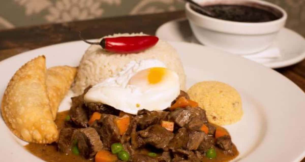 O arroz com feijão de R$ 89 do Paris 6: brasileiros amam restaurantes ruins  - 06/09/2022 - Cozinha Bruta - Folha