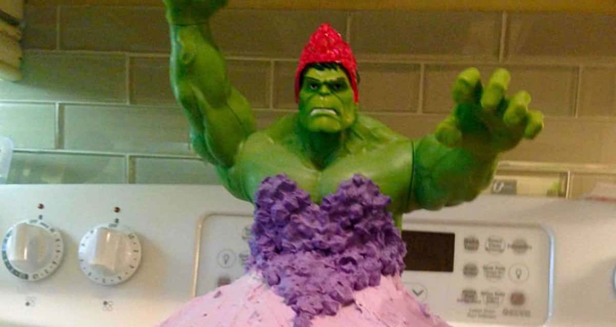 Bolo da Princesa Hulk? Crianças pedem uma torta de aniversário diferente e  o resultado é hilário! - Purebreak