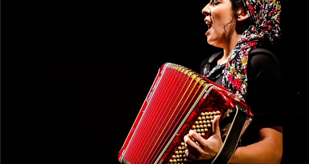 Chegou a 5ª edição do Festival de Teatro de Rua Kuphanda!!! A Fundação  Fernando Leite Couto, acolhe esta segunda-feira, 23 de Outubro, às…