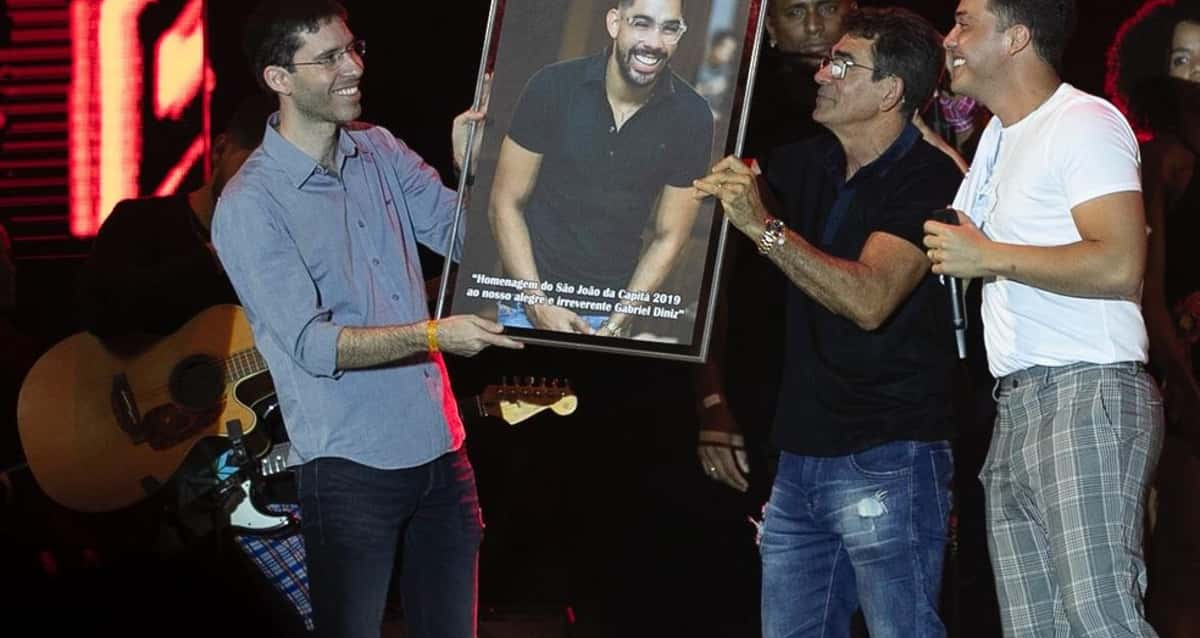 Wesley Safadão homenageia Gabriel Diniz no Recife - Quem