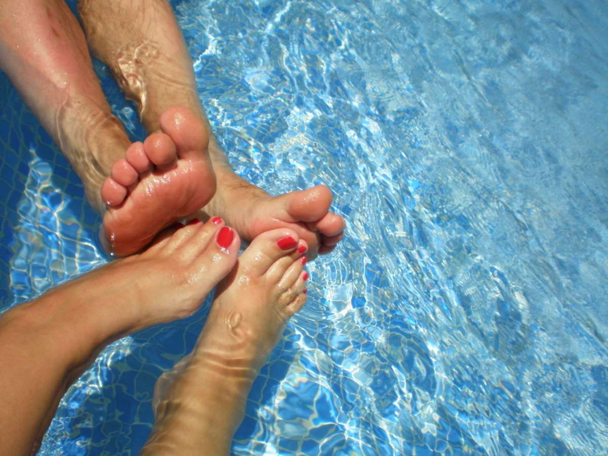 4 dicas para curtir o sexo na piscina sem perigos