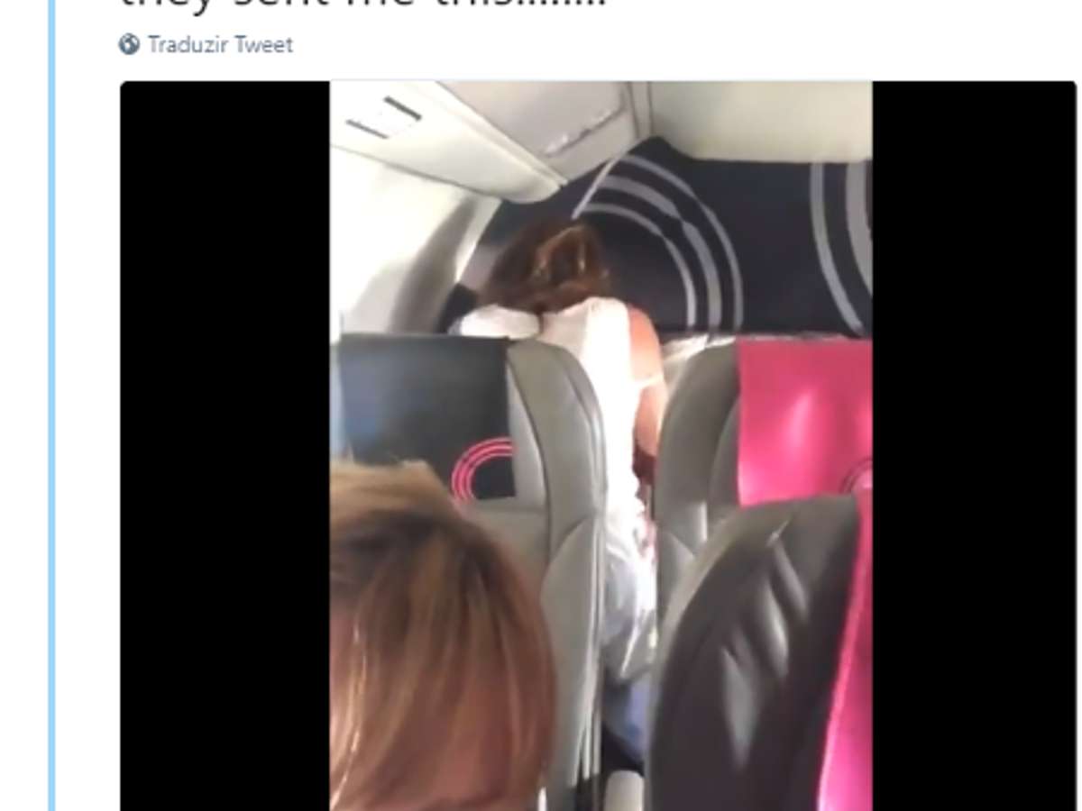 Mulher filma casal fazendo sexo na frente de passageiros em avião