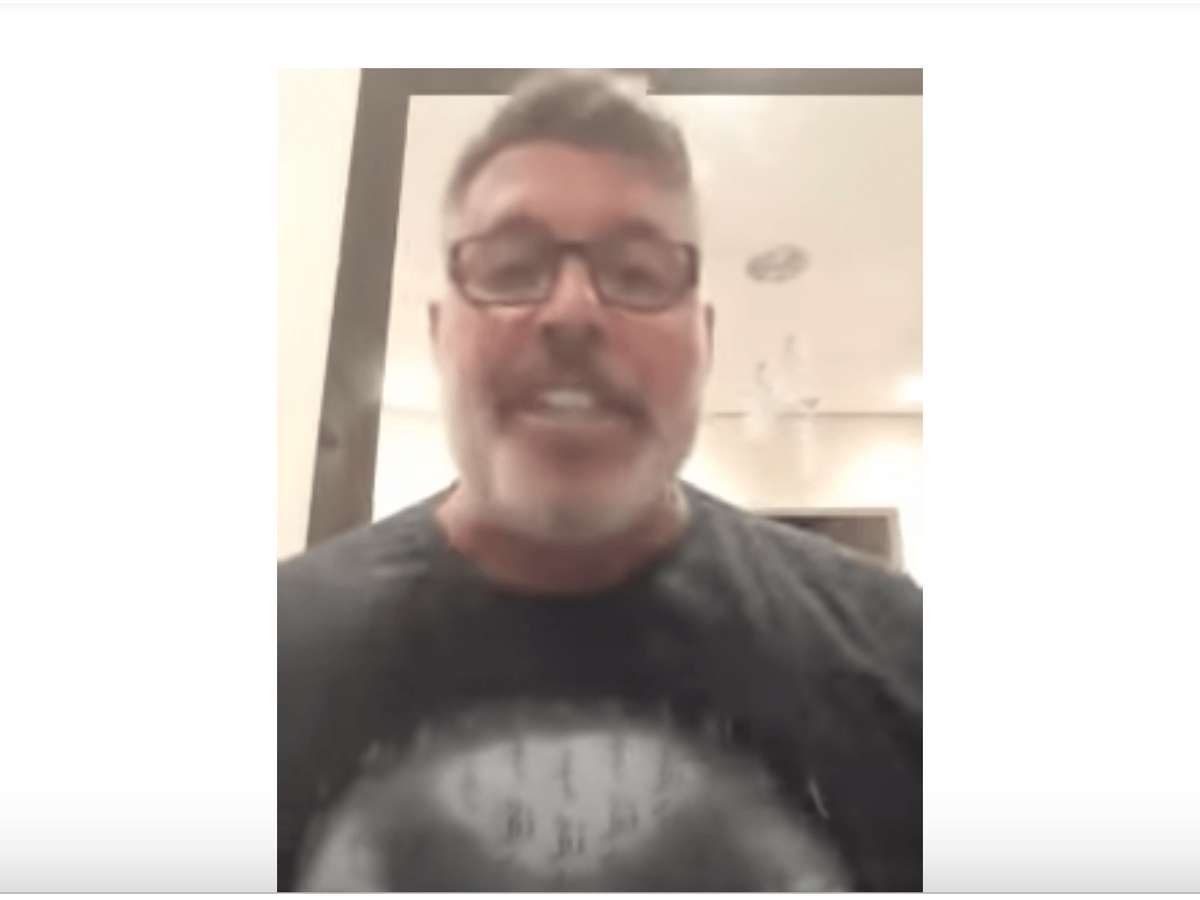 Guru de Jair Bolsonaro usa sexo anal para xingar Alexandre Frota