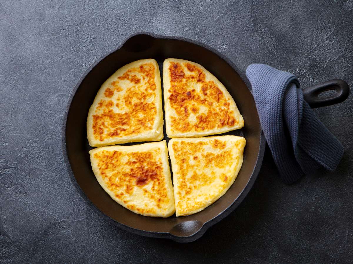 Pão de frigideira sem glúten: essa receita surpreende de tão fácil e gostosa