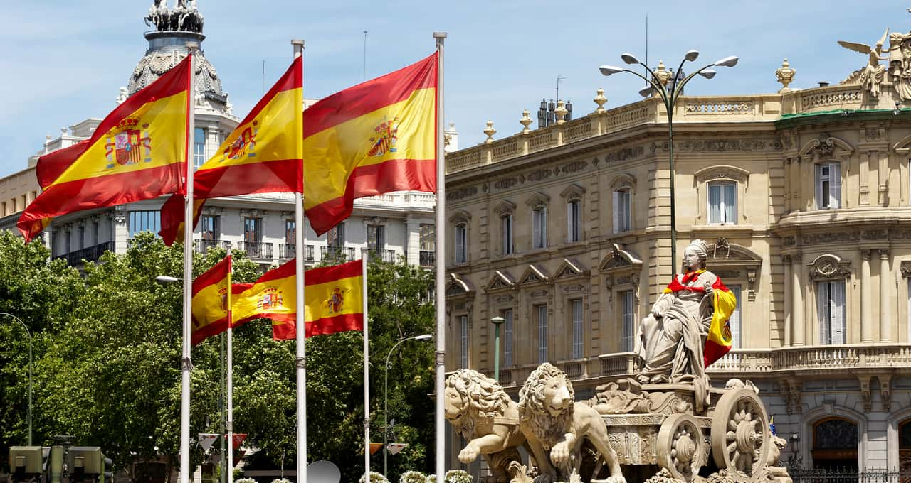 Santander oferece 80 bolsas de intercâmbio na Espanha; saiba como conseguir a sua