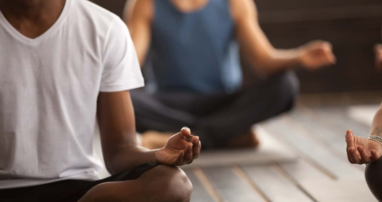 Meditação mindfulness pode ajudar no alívio da dor crônica; saiba como