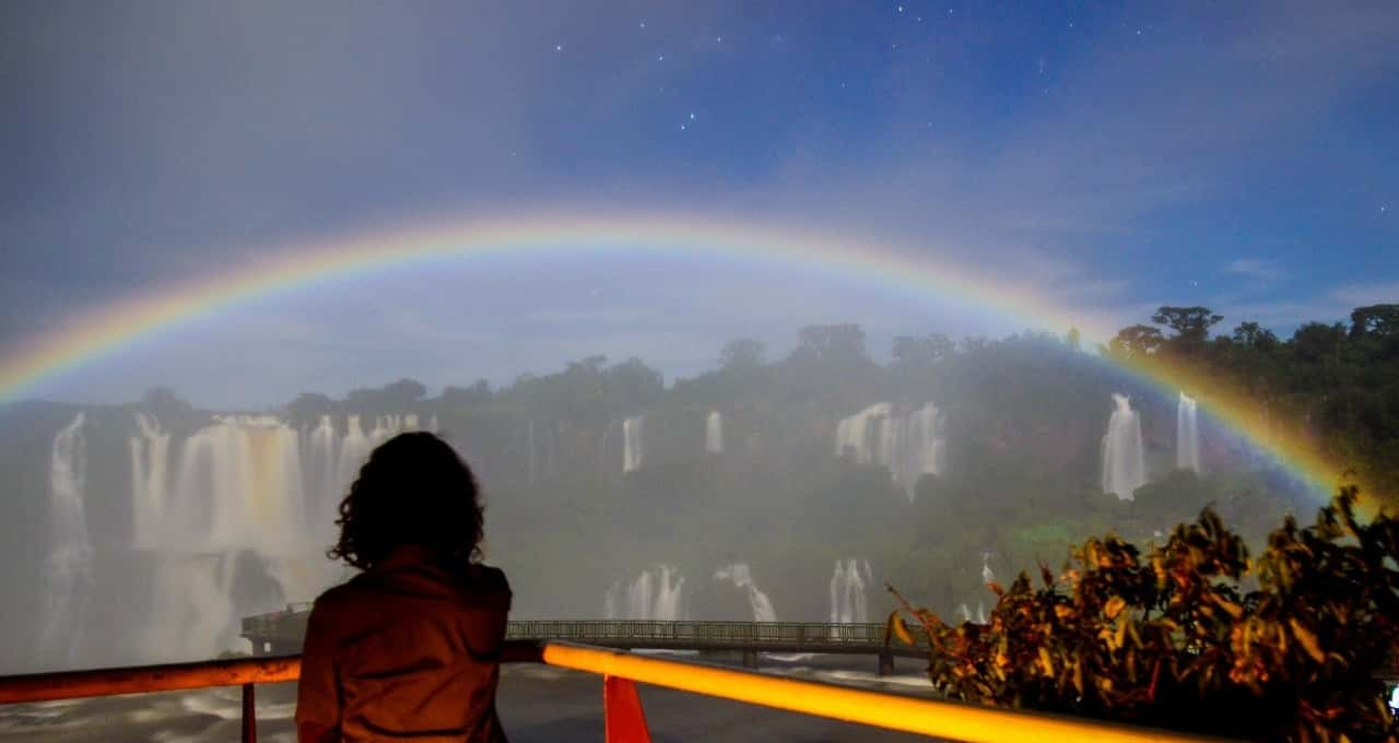 7 motivos para visitar as Cataratas do Iguaçu à noite