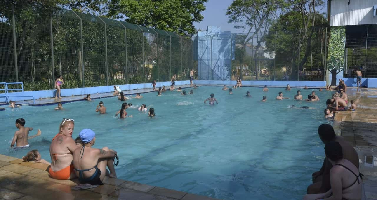 Centros Educacionais de Santo André abrem piscinas para o público