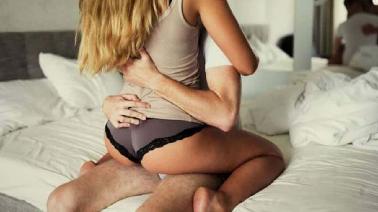 Sexo anal faz o bumbum crescer? Tirando as dúvidas sobre o tema