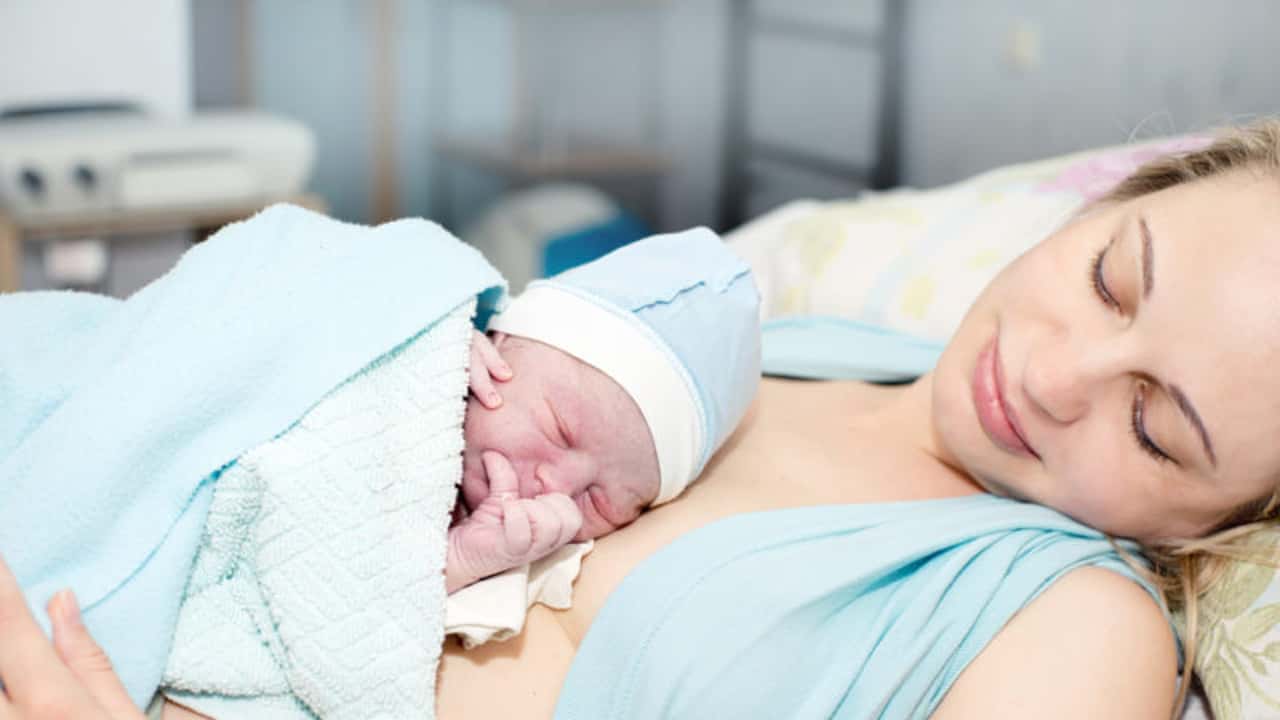 O que você precisa saber sobre o parto normal e a cesárea