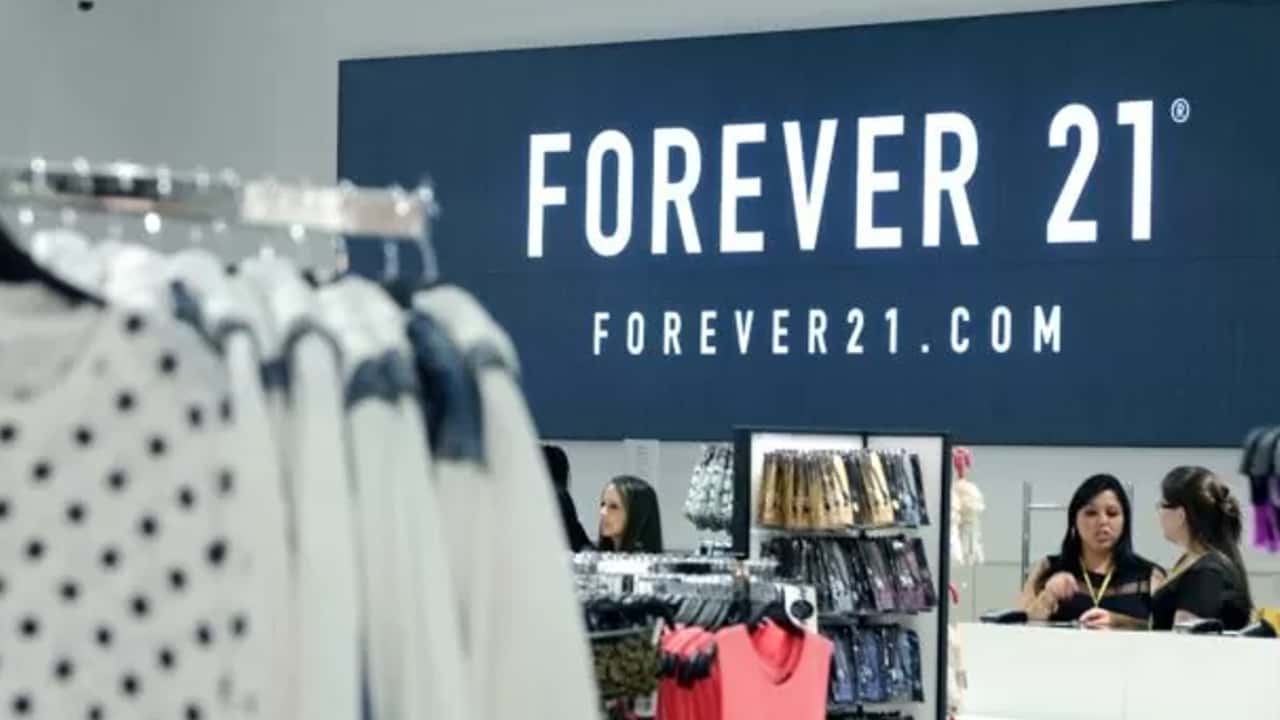 Forever 21 faz liquidação e deve fechar lojas no Brasil