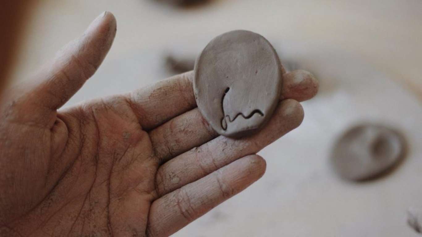 Ímpar Ateliê produz joias de cerâmica ‘únicas, belas e imperfeitas’