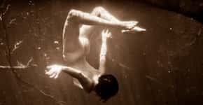Fotógrafo faz série de nus debaixo d’água