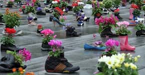 Sapatos espalhados pelo Anhangabaú lembram os mais de 2 mil mortos na periferia de São Paulo