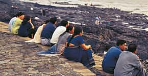 Índia: comunidade limpa, reforma e revitaliza calçadão à beira-mar