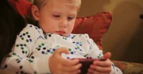 Pijama interativo conta histórias para crianças via smartphone