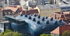 Museu austríaco com formato “alienígena” se alimenta de energia solar