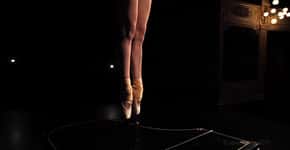 Facas nas pontas da sapatilhas de bailarinas