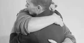 Veja como um abraço pode dissolver a homofobia