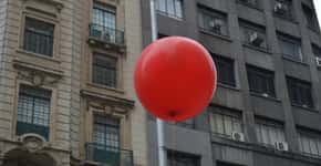 Balão Vermelho atrai olhares de paulistanos
