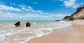 Conheça a praia do Carro Quebrado, em Alagoas