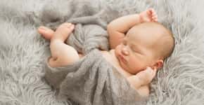 Curso online ensina como manter o bebê dormindo num ensaio de newborn