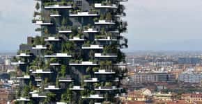 Um prédio cercado por plantas em Milão