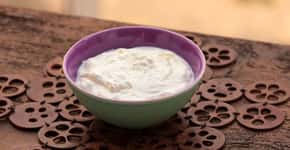 Como preparar iogurte grego caseiro de maneira fácil
