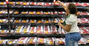 Ação alerta sobre a origem da carne comercializada em supermercados
