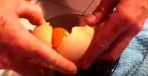 Homem descobre um ovo dentro de outro ovo. Assista ao vídeo
