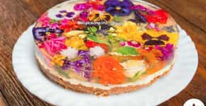 Torta jardim espelhada: com flores comestíveis