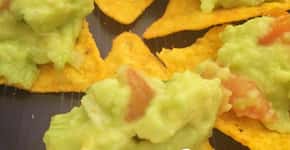 Comida mexicana: guacamole e taco