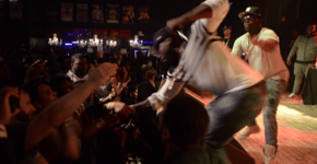 Rapper 50 Cent agride mulher com soco durante show nos EUA