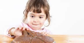 Receita rápida e prática de bolo caseiro para crianças