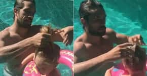 Rafael Cardoso mostra jeito criativo de prender cabelo de filha