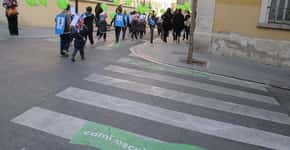 Prefeitura de Barcelona promove o uso do espaço público incentivando que as crianças façam o trajeto entre a casa e a escola sozinhos