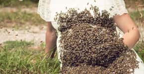 Mulher faz ensaio de gestação com 20 mil abelhas sobre o corpo