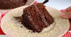Bolo de chocolate trufado: siga o passo a passo para não ter erro
