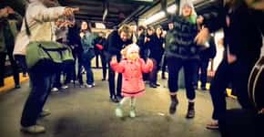 A menina de casaco cor-de-rosa que colocou o metrô de Nova York para dançar