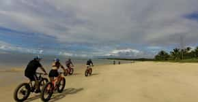 Passeio de bike revela paisagens paradisíacas de Trancoso