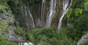 Parque Nacional dos Lagos de Plitvice é atração única na Croácia
